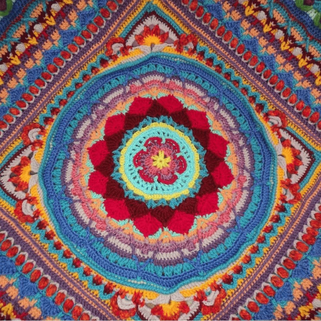 🛏️ Couverture Mandala au Crochet • Artisanat d'Art | Fait Main • Unique – Image 6