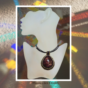 Collier artisanal dichroïque, pièce unique brodée main. Perles Miyuki, fermoir doré & strass. Sophistiqué et élégant. Déstockage limité.