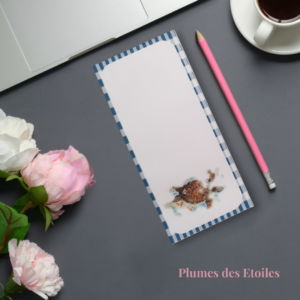 Bloc-notes DL Tortue aquarelle – 48 pages FSC, dos cartonné, atelier Jura. Format élancé et poétique. Cadeau papeterie original et éco-responsable.