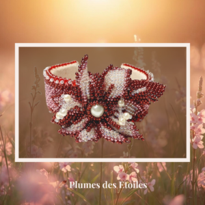 Bracelet tissé Flora artisanal fait main, perles Miyuki & Preciosa, suédine rose. Pièce unique, élégance intemporelle. Déstockage limité.