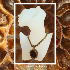 Collier Ammonite artisanal brodé main avec ammonite naturelle de Madagascar, perles Miyuki & Bohême. Pièce unique. Déstockage limité