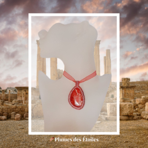 Collier artisanal Artémis, pièce unique en jaspe sédiment rose veiné. Perles Miyuki, fermoir doré. Indépendance & liberté. Déstockage limité.