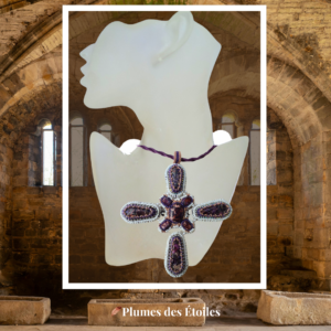 Collier croix médiévale en jaspe sédimentaire, perles Miyuki & Preciosa, strass. Pièce unique, artisanale. Déstockage limité