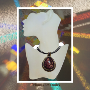 Collier artisanal dichroïque, pièce unique brodée main. Perles Miyuki, fermoir doré & strass. Sophistiqué et élégant. Déstockage limité.