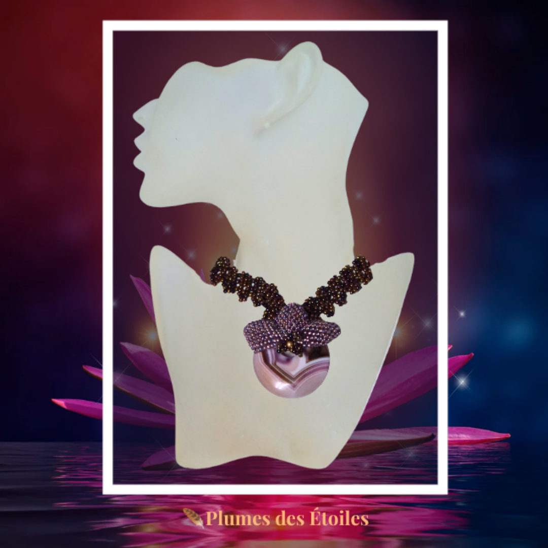 Collier lotus artisanal tissé main avec agate donut, 1500+ perles Miyuki & Preciosa. Pièce unique. Déstockage limité.