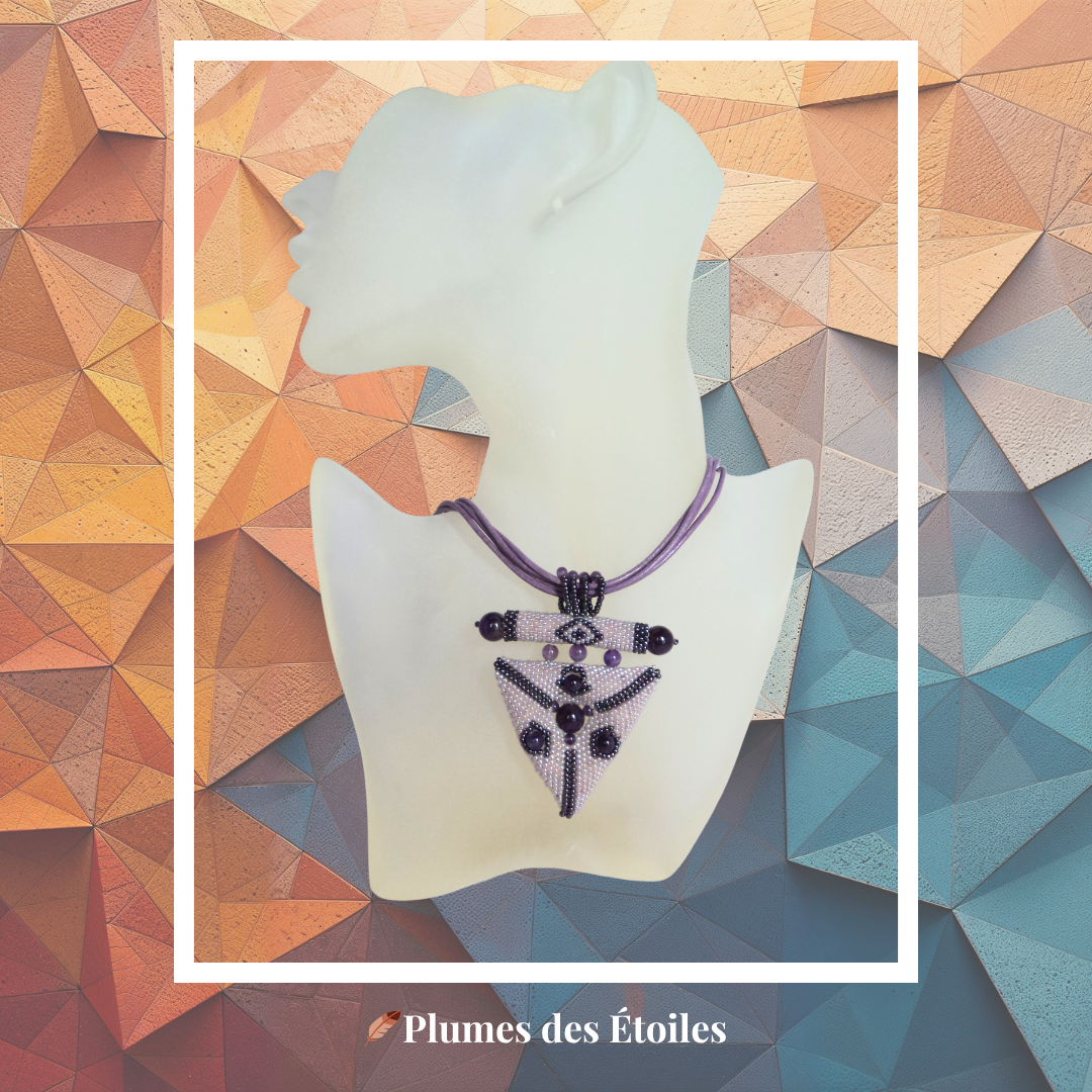 📿 Collier Tissé Triangle Double Face – Pièce Unique Fait Main | Déstockage Trésors Oubliés – Image 2