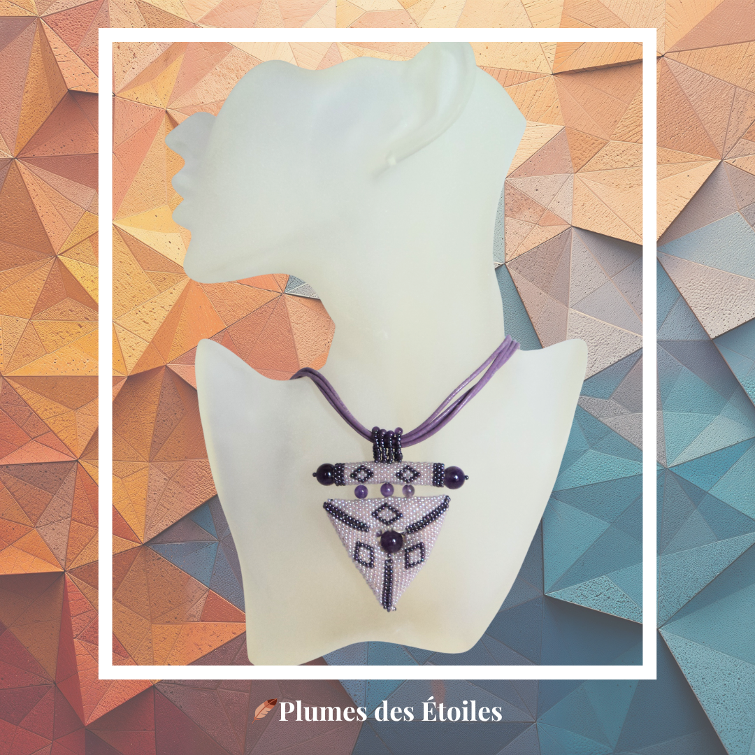 📿 Collier Tissé Triangle Double Face – Pièce Unique Fait Main | Déstockage Trésors Oubliés – Image 3