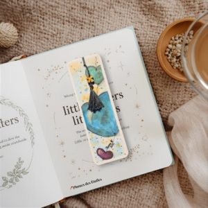 Marque-page aquarelle artisanal – Cœurs Colorés peints à la main, pompon amovible fait main. Papier 300g FSC, plastifié. Cadeau élégant et original pour lecteurs