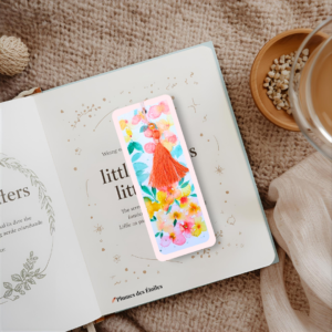 Marque-page aquarelle artisanal – Petites Fleurs peintes à la main, pompon coloré fait main. Papier 300g FSC, plastifié. Cadeau printanier raffiné pour lecteurs.