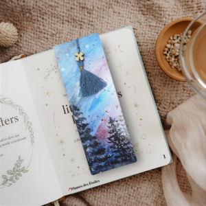 Marque-page sapins enchantés à l'aquarelle peints à la main avec pompons colorés. Papier 300g FSC, plastifié. Cadeau idéal pour lecteurs et amoureux de l'art. 🌲