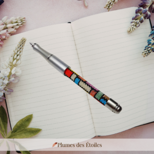 Stylo-bille artisanal Psychédélique, pièce unique en acier inoxydable & perles Miyuki. Design vibrant et expressif. Déstockage limité.